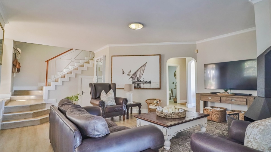 5 Bedroom Property for Sale in Beacon Bay Eastern Cape